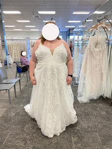 David's Bridal 'AI14310405' wedding dress size-22W NEW