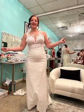Load image into Gallery viewer, Essense of Australia &#39;D3288&#39; wedding dress size-12 PREOWNED
