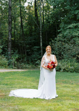 Load image into Gallery viewer, Alyssa Kristin &#39;Vivian&#39; wedding dress size-10 PREOWNED
