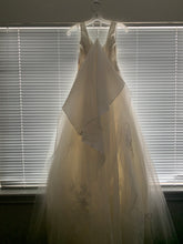 Load image into Gallery viewer, David&#39;s Bridal &#39;WG3877&#39;
