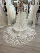 Load image into Gallery viewer, Allure Bridals &#39;9905&#39;
