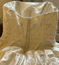 Load image into Gallery viewer, Justina Mccaffrey Haute Couture &#39;Vintage Classic Strapless Ball Gown Ascension 192&#39;
