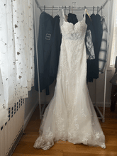 Load image into Gallery viewer, Essense of Australia &#39;D3407&#39; wedding dress size-06 NEW
