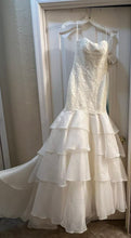 Load image into Gallery viewer, Melissa Sweet &#39;25080482&#39; wedding dress size-00 NEW
