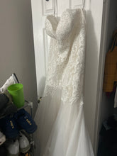 Load image into Gallery viewer, Allure Bridals &#39;Na&#39; wedding dress size-16 PREOWNED
