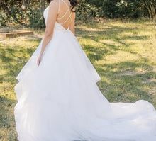 Load image into Gallery viewer, Jasmine Bridal &#39;F211015&#39;

