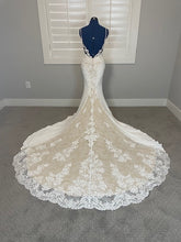 Load image into Gallery viewer, Martina Liana &#39;1004&#39; wedding dress size-04 NEW
