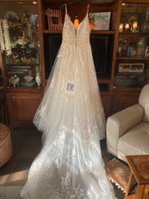 Load image into Gallery viewer, Allure Bridals &#39;9802&#39; wedding dress size-12 NEW
