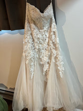 Load image into Gallery viewer, David&#39;s Bridal &#39;WG3964&#39;
