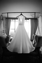 Load image into Gallery viewer, EGO &#39;E0644&#39; size 4 used wedding dress front 
