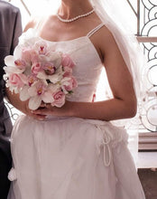 Load image into Gallery viewer, Watabe Wedding &#39;Avica&#39; size 0 used wedding dress front view on bride
