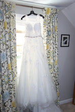 Load image into Gallery viewer, Maggie Sottero &#39;Meryl Lynette&#39; wedding dress size-10 PREOWNED
