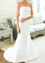 Load image into Gallery viewer, Pronovias &#39;Tasiala&#39; size 2 used wedding dress front view on bride
