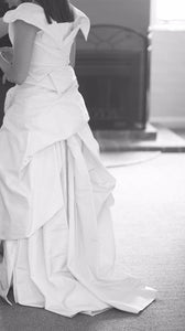 Vera Wang 'Vivienne Westwood' size 2 used wedding dress back view on bride