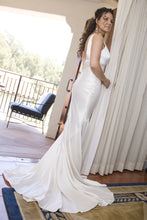 Load image into Gallery viewer, Alvina Valenta &#39;5169&#39; size 6 used wedding dress side view on bride
