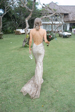 Load image into Gallery viewer, Custom &#39;Scout&#39; size 4 used wedding dress back view on bride
