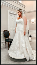 Load image into Gallery viewer, Maggie Sottero &#39;Gail&#39; wedding dress size-10 NEW
