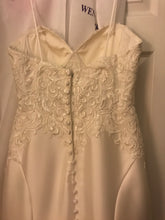 Load image into Gallery viewer, Essence of Australia &#39;Gorgeous&#39; size 6 used wedding dress back view on hanger
