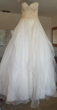 Load image into Gallery viewer, Reem Acra &#39;She&#39;s Wonderful&#39; wedding dress size-06 SAMPLE
