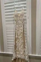 Load image into Gallery viewer, Calle Blanche &#39;17260&#39; wedding dress size-08 NEW
