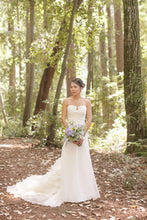 Load image into Gallery viewer, Vera Wang &#39;Harper&#39; size 2 used wedding dress front view on bride
