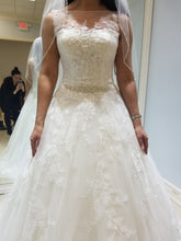 Load image into Gallery viewer, Sophia Tolli &#39;Y11719&#39; wedding dress size-04 PREOWNED
