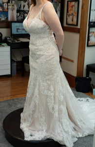 Essense of Australia 'Martina liana Fashion line' wedding dress size-12 PREOWNED