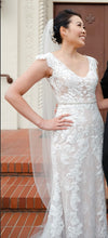 Load image into Gallery viewer, Whispers &amp; Echoes &#39;54523386&#39; wedding dress size-06 PREOWNED

