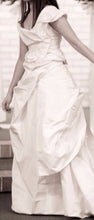 Load image into Gallery viewer, Vera Wang &#39;Vivienne Westwood&#39; size 2 used wedding dress front view on bride
