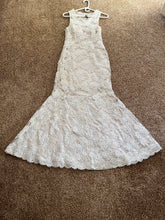Load image into Gallery viewer, Custom Made &#39;Not available&#39; wedding dress size-02 PREOWNED

