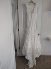 Load image into Gallery viewer,  Allure Bridals &#39;9000&#39; size 8 used wedding dress back view on hanger
