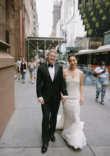 Load image into Gallery viewer, Oscar de la Renta &#39;44E10&#39; wedding dress size-04 PREOWNED
