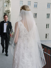 Load image into Gallery viewer, Lace and Liberty &#39;Tuscany Dress&#39; wedding dress size-08 PREOWNED
