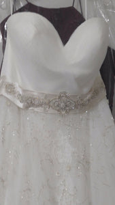 Casablanca '2136' size 20 new wedding dress front view close up