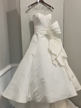 Load image into Gallery viewer, Marchesa &#39;Arabella 18809&#39; size 4 used wedding dress front view on hanger
