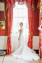 Load image into Gallery viewer, Augusta Jones &#39;Skylar&#39; size 4 used wedding dress side view on bride
