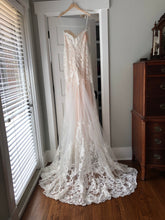 Load image into Gallery viewer, BHLDN &#39;LEIGH GOWN&#39; wedding dress size-02 NEW
