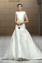 Load image into Gallery viewer, Pronovias &#39;Cayetana&#39; size 6 used wedding dress front view on model
