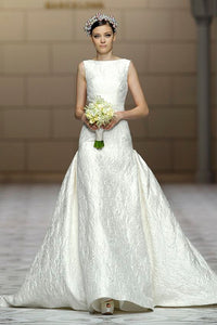 Pronovias 'Cayetana' size 6 used wedding dress front view on model