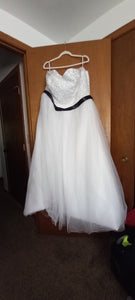 Custom Gown 'Custom made' wedding dress size-24W PREOWNED
