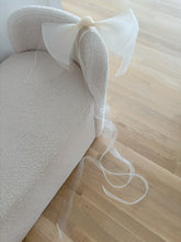 Load image into Gallery viewer, Vera Wang &#39;113810&#39; wedding dress size-06 PREOWNED
