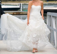 Load image into Gallery viewer, Carolina Herrera &#39;Frieda dress&#39; wedding dress size-02 PREOWNED
