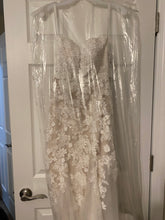 Load image into Gallery viewer, David&#39;s Bridal &#39;10012816&#39; wedding dress size-08 NEW
