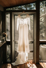 Load image into Gallery viewer, Anais Anette &#39;RaeRae L/S (Mermaid 70)&#39; wedding dress size-02 PREOWNED
