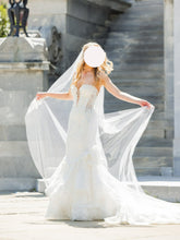 Load image into Gallery viewer, Pnina Tornai &#39;4798&#39; wedding dress size-00 PREOWNED
