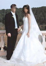 Load image into Gallery viewer, Vera Wang &#39;Emily&#39; wedding dress size-06 PREOWNED
