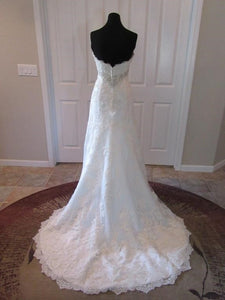 Casablanca '2072' size 10 new wedding dress back view on mannequin