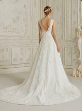 Load image into Gallery viewer, Maggie Sottero &#39;Maggie&#39; size 12 new wedding dress back view on model
