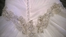 Load image into Gallery viewer, Casablanca Style 2041 - Casablanca - Nearly Newlywed Bridal Boutique - 4
