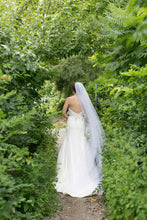 Load image into Gallery viewer, Jim Hjelm &#39;Laila&#39; size 4 used wedding dress back view on bride
